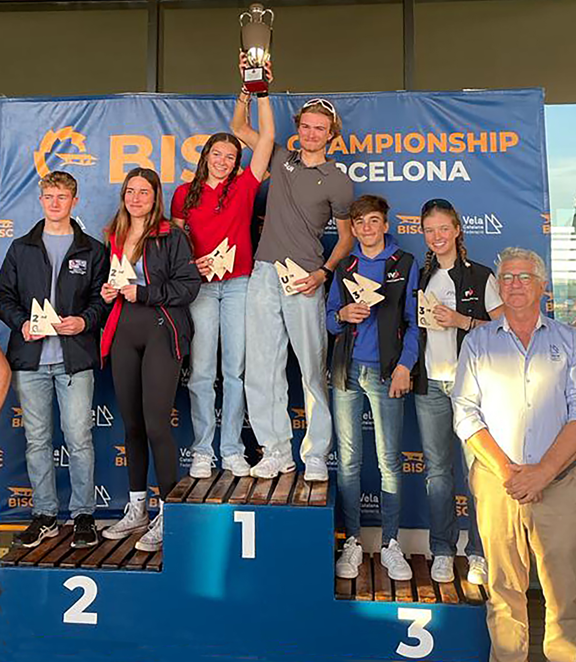 01 Podium 196Bisc 11 2022